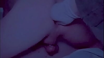 Macho mexicano por dinero se deja grabar en video porno gay donde le dan puño por su apretado culo virgen